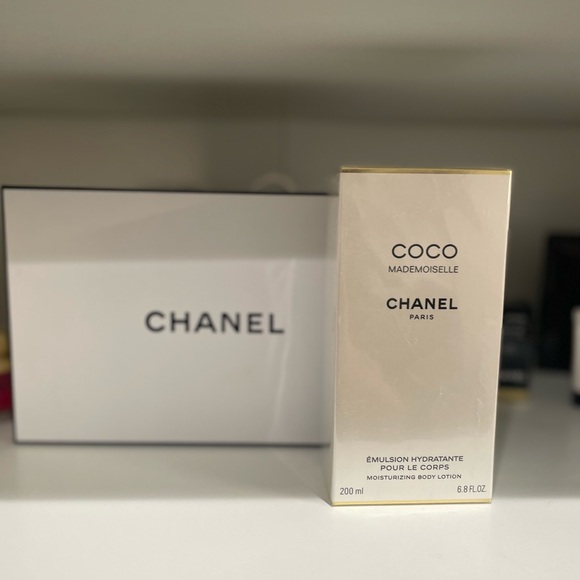 New Chanel COCO MADEMOISELLE Moisturizing Body Lotion, 6.8-oz - Picture 3 of 7